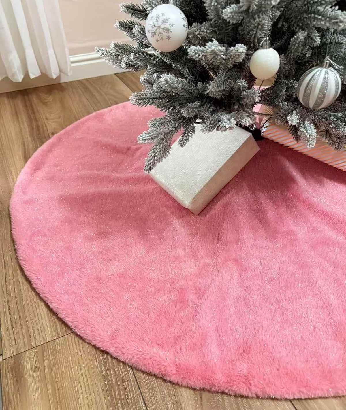 Shiny Faux Fur Christmas Tree Skirt