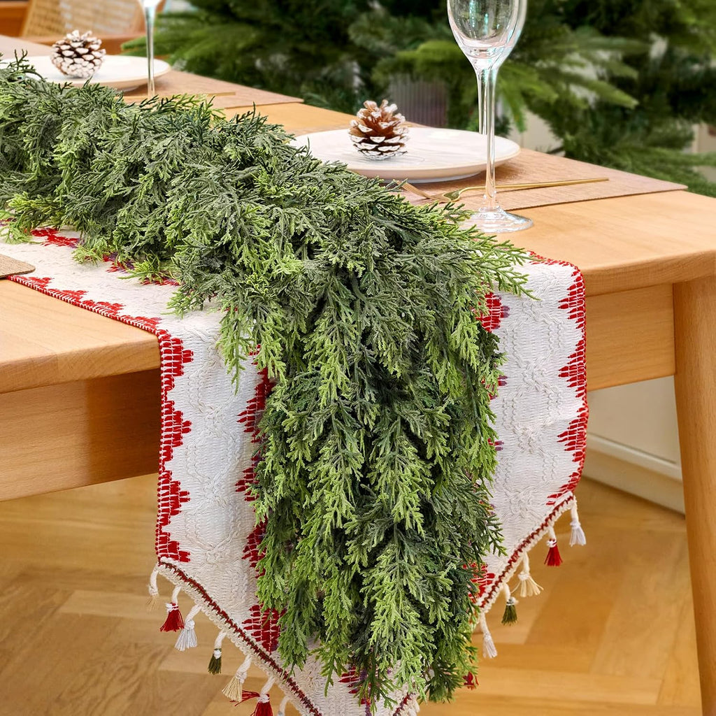 Thick Cedar Christmas Garland – 1.8 m to 4.5 m – view 3