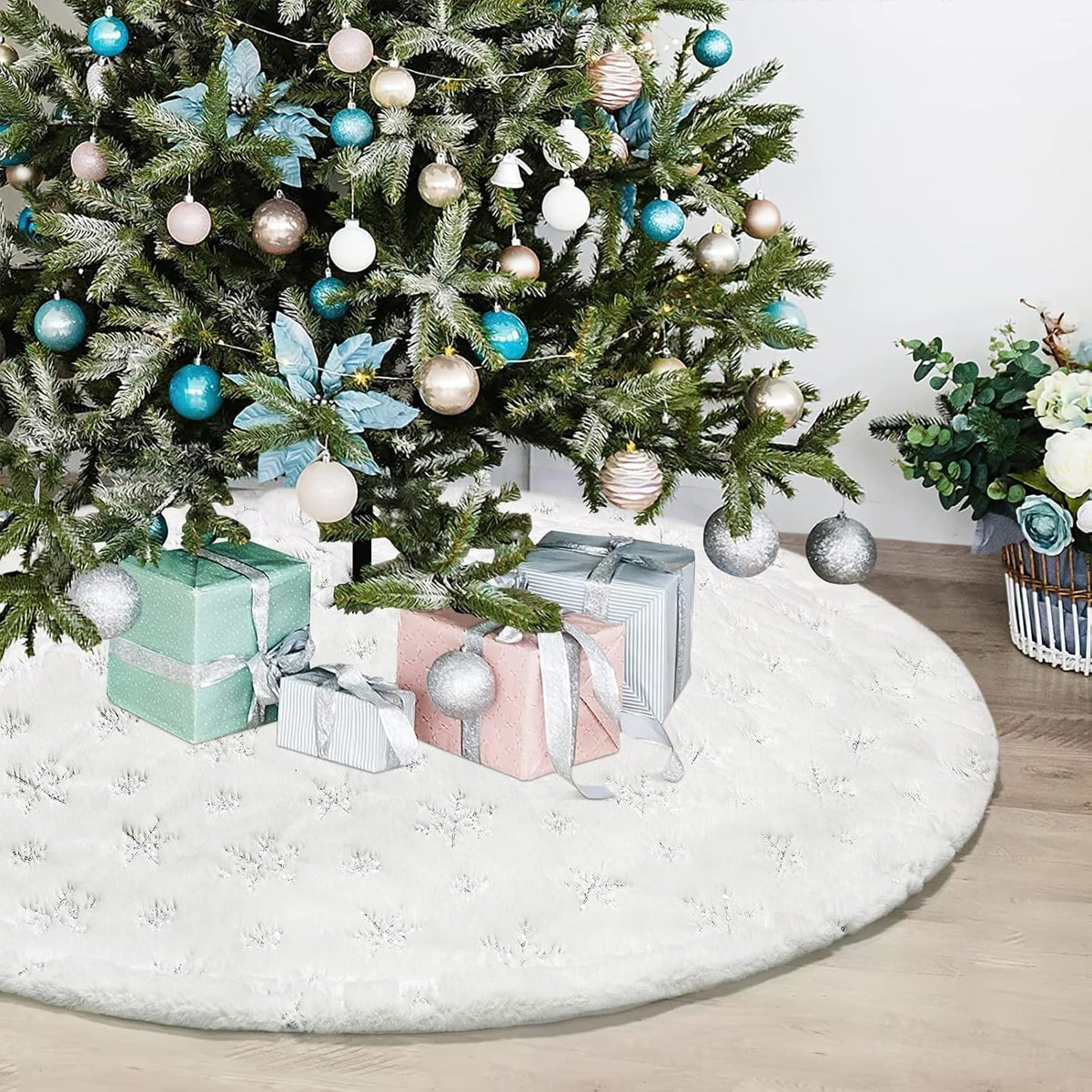 Faux Fur Christmas Tree Skirt – 90 cm & 122 cm – view 9