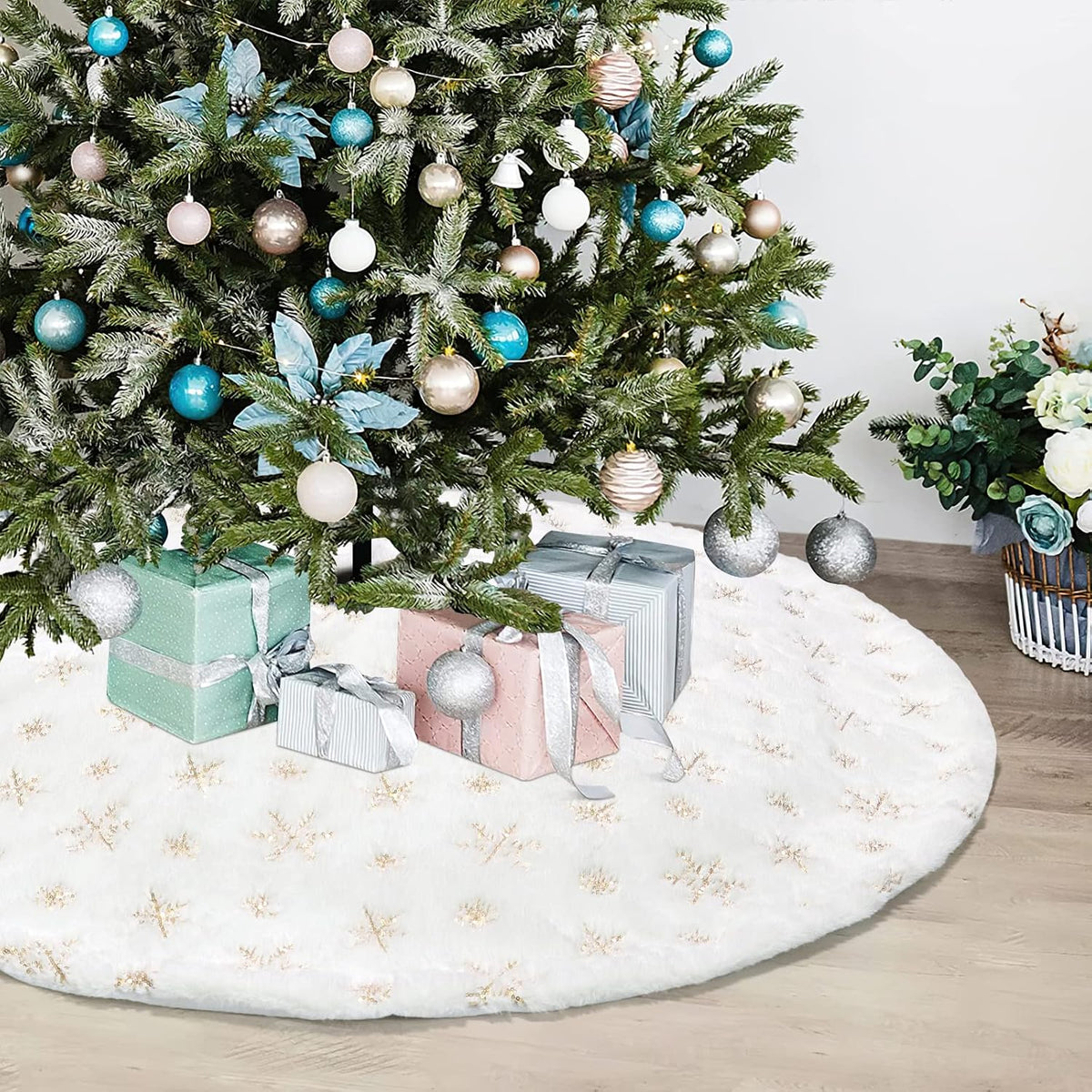 Faux Fur Christmas Tree Skirt – 90 cm & 122 cm – view 8